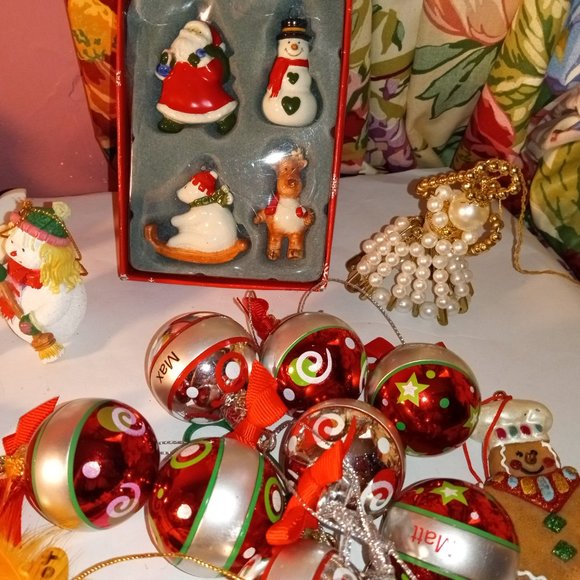 CHRISTMAS TREASURE BASKET FILLED WITH ORNAMENTS - Picture 11 of 15